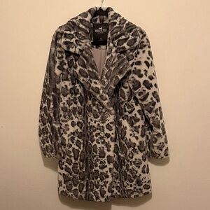Hollister Women's Leopard Teddy Jacket - Gray and Cream